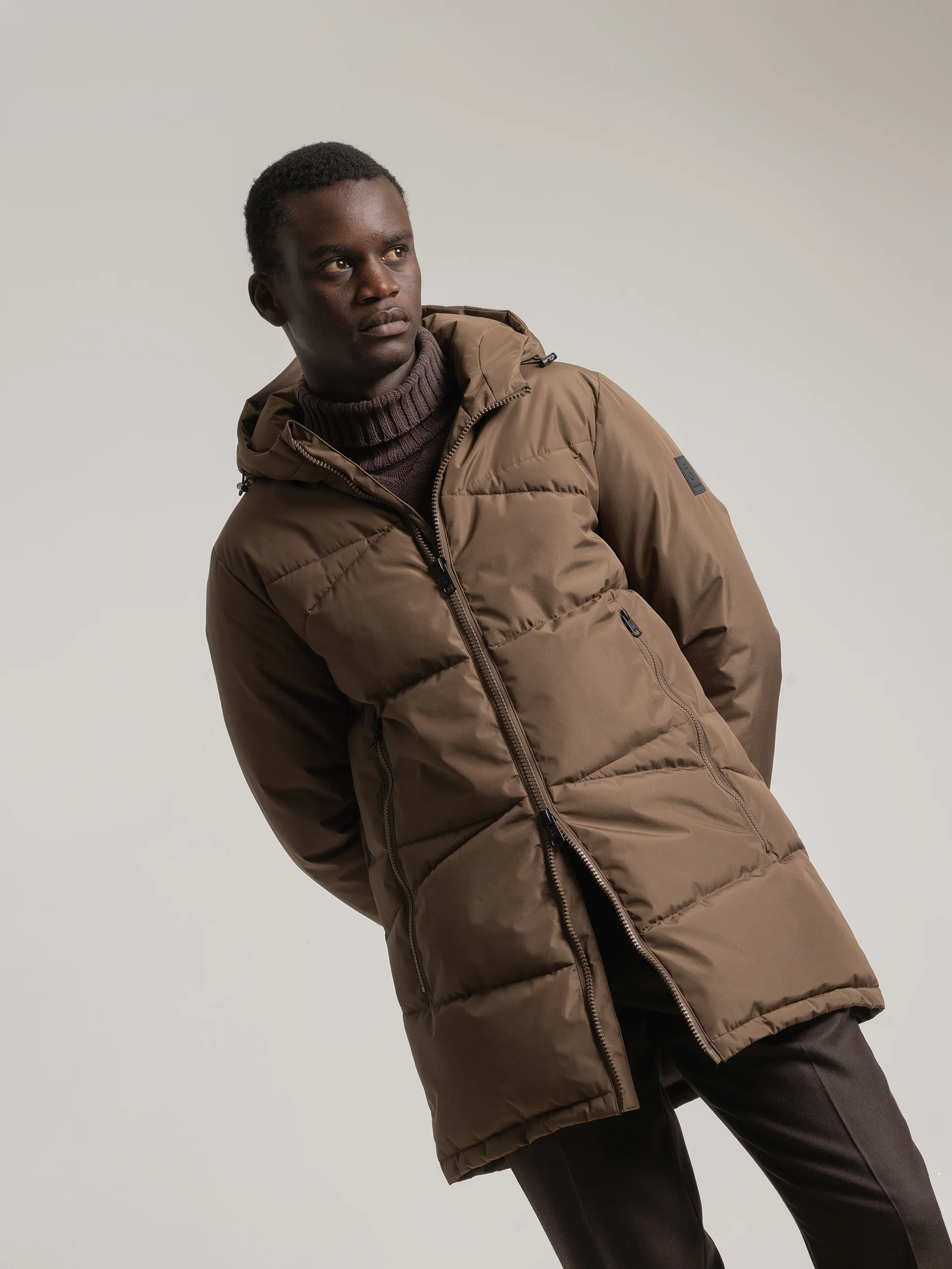 CHAQUETÓN ACOLCHADO CON CAPUCHA CACAO - Image 3